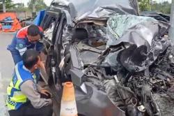 Kecelakaan Bus Rombongan Bonek dengan Mobil BR-V di Tol Pekalongan, 1 Orang Tewas<