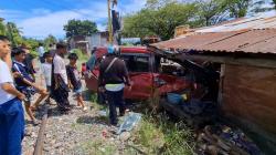 Honda Mobilio Ditabrak Kereta Api di Padang, 3 Orang Dievakuasi ke RS<