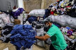 Begini Proses Daur Ulang Limbah Pakaian Bekas Jadi Produk Bernilai Tinggi