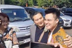 Ekspresi Baim Wong Resmi Cerai dengan Paula Verhoeven