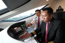 Fakta Menarik Masinis Whoosh: Seleksi Ketat hingga Rutinitas sebelum Bekerja