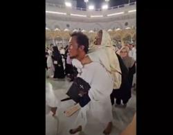 Viral Anak Pasuruan Gendong Ibu Tawaf di Masjidil Haram, Mirip Kisah Uwais Al Qarni<
