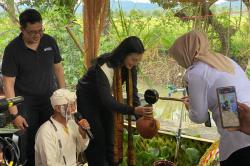 Resmikan Fasilitas Air Bersih di Kampung Ciseke Banten, Miss Indonesia 2024 Harap Warga Hidup Lebih Sehat