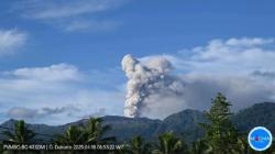 Gunung Dukono Erupsi Pagi Ini, Muntahkan Abu Vulkanik hingga 1.000 Meter<