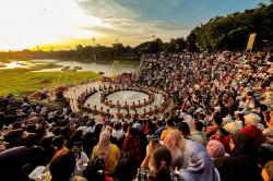 Indahnya Pertunjukan Tari Kecak di TMII, Mirip Uluwatu Bali