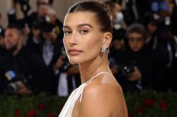 Hailey Bieber Didiagnosis Kista Ovarium, akibat Stress?