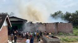 Gudang Kasur di Pasuruan Ludes Terbakar, Api Diduga dari Mesin Sortir<