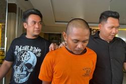 Terpengaruh Film Porno, Pria di Bandar Lampung Perkosa Sepupu di Samping Istri saat Tidur<