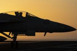Jet Tempur F/A-18 Super Hornet AS Jatuh dari Kapal Induk, Ditembak Houthi?