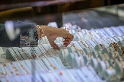 Kenaikan Harga Emas Perhiasan Picu Inflasi April 2025 Capai 1,17 Persen