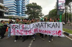 Aksi Mahasiswa Tuntut Biaya Pendidikan Gratis