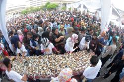 Pecahkan Rekor, Ribuan Mangkok Soto Disajikan di Balai Kota Semarang