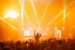 5 Tips Nonton Konser Aman Tanpa Stres Mikir Keuangan