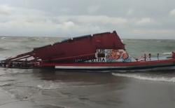 Kapal Angkut 98 Wisatawan Tenggelam di Pantai Malabero Bengkulu, 7 Tewas<