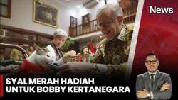 Momen PM Australia Albanese Pakaikan Syal Kucing ke Bobby Kertanegara
