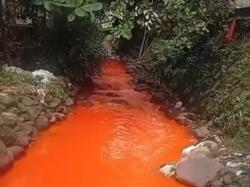 Viral Kali Citeureup Bogor Berwarna Oranye, Terungkap Ini Penyebabnya