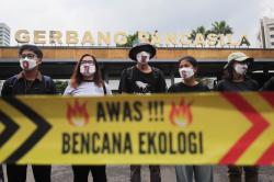 Aksi Damai Aktivis Lingkungan Soroti Kejahatan Korporasi dan Krisis Ekologis