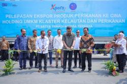 Menteri Maman Lepas Ekspor Ikan Layur ke Cina Melalui Program Holding UMKM