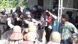 Eksekusi Lahan di Takalar Ricuh, Massa Tergugat dan Polisi Bentrok<