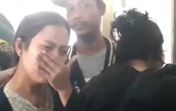 Isak Tangis Keluarga Korban Longsor Gunung Kuda Cirebon Pecah di Rumah Sakit