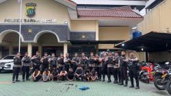 Polisi Tangkap 8 Remaja Diduga Hendak Tawuran di Mangga Dua, Sejumlah Sajam Disita