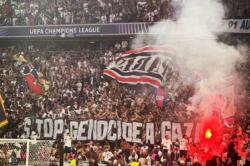 Suporter PSG Bawa Spanduk 