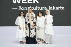 Viral Busana Ini Terinspirasi Hutan Tropis yang Magis, Mejeng di IFW 2025