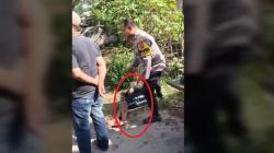 Sempat Duel dengan Kades, Maling Motor di Bogor Diamuk Warga<