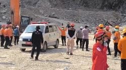 4 Korban Longsor Gunung Kuda Cirebon Belum Ditemukan, Pencarian Dilanjutkan Besok