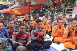 Haru! Doa Bersama di Lokasi Longsor Gunung Kuda, 21 Korban Ditemukan Tewas 4 Hilang