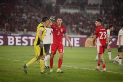 Jay Idzes Ospek Beckham Putra: Momen Kocak di Laga Timnas Indonesia Vs China