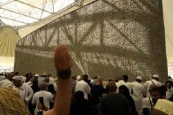 1,6 Juta Jemaah Haji Lempar Jumrah di Mina Tandai Masuknya Iduladha