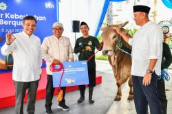 Tebar Keberkahan Iduladha dengan Berbagi Ratusan Hewan Kurban