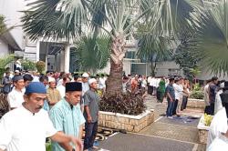 Masjid Fatahillah Balai Kota Dipadati Ribuan Jemaah Salat Iduladha, Pramono-Rano Tak Terlihat