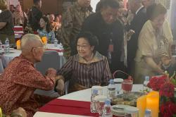 Potret Megawati hingga Try Sutrisno Hadiri Pameran Foto Guntur Sukarnoputra