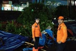 Hujan Deras Guyur Bogor, Tembok Penahan Tanah di Cileungsi Longsor