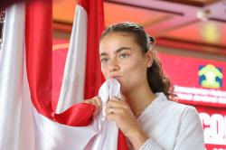 Cium Bendera Merah Putih, 4 Atlet Wanita Naturalisasi Siap Bela Timnas Indonesia