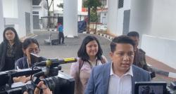 Selesai Diperiksa Kejagung, Fiona Eks Stafsus Nadiem Hanya Senyum-Senyum saat Ditanya Media