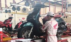  8 Fakta Oli Bikin Mesin Motor Awet, Jarak Berapa Harus Diganti?