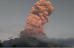 Gunung Lewotobi Laki-laki Naik Status jadi Awas usai Meletus Dahsyat Hari Ini