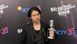 Rony Parulian Sabet Dua Penghargaan Sekaligus di SCTV Music Awards 2025