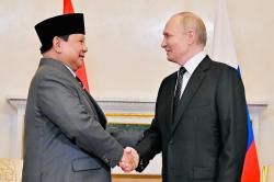Momen Prabowo dan Putin Jabat Tangan, Simbol Persahabatan Erat