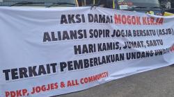 Ratusan Sopir Truk Mogok Kerja di JJLS Kulon Progo, Tolak Aturan Zero ODOL