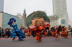 Aksi Reog dan Barongsai Menghibur Pengunjung CFD