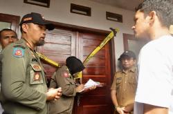 Satpol PP Tertibkan Perumahan Ilegal di Kawasan GOR Sudiang Makassar<