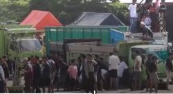 Protes Aturan ODOL, Sopir Truk Tutup Jalan ke Bandara Lombok hingga Picu Kemacetan