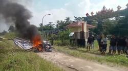 Warga Lampung Selatan Blokir Akses PT Talun Jaya Abadi, Tuntut Keadilan dan CSR<