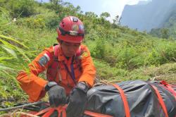 Jasad Pendaki Asal Brasil Julian Marins Dievakuasi dengan Tandu dari Kedalaman 600 Meter, Ini Proses Dramatisnya