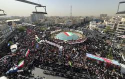 Iran Gelar Upacara Pemakaman Kenegaraan Terbesar, Jenazah 60 Perwira hingga Warga Diarak