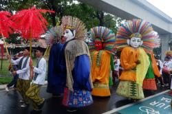 Atraksi Parade Ondel-Ondel dan Palang Pintu Hibur Pengunjung TMII